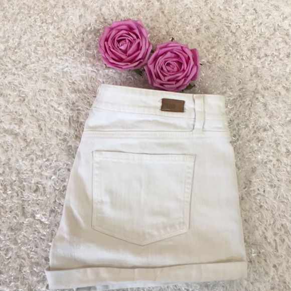Paige • White denim shorts . Size 28 - Picture 2 of 8